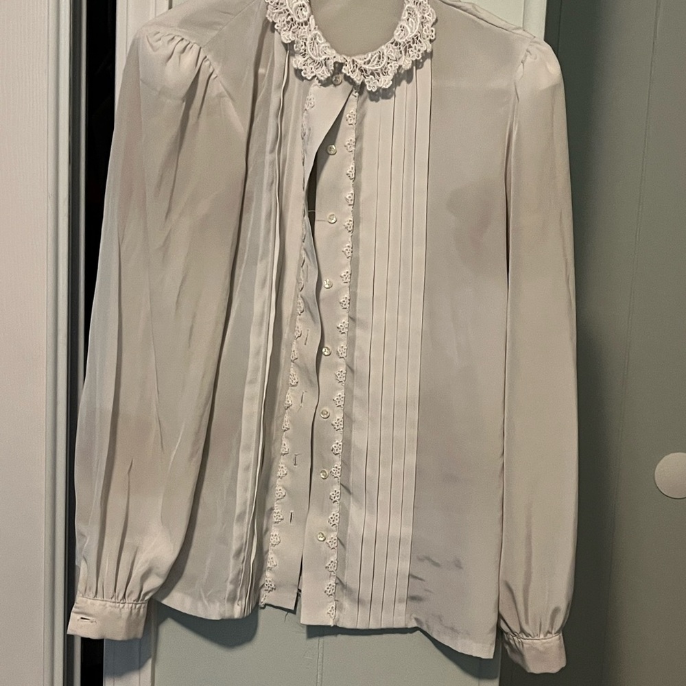 Elegant White Lace Collar Blouse